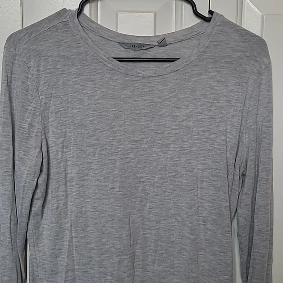 Athleta Lightweight Long Sleeved T Shirt Size Small - Picture 3 of 6